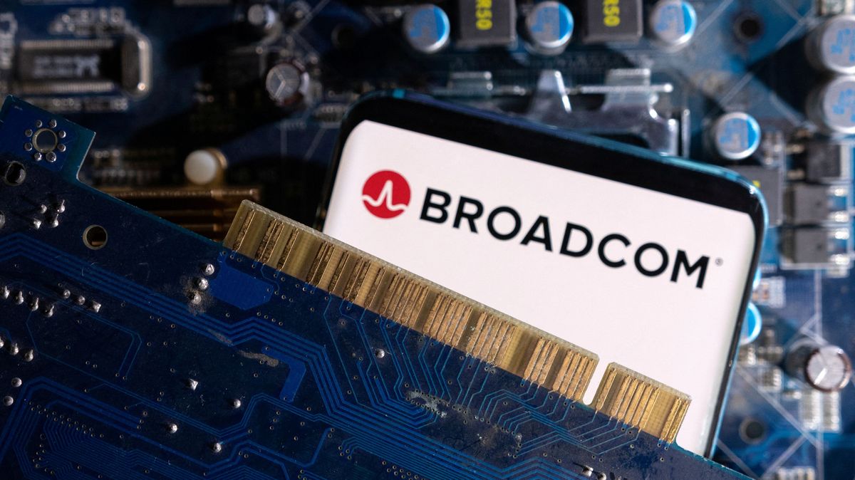 EK hází do spojení společností VMware a Broadcom vidle